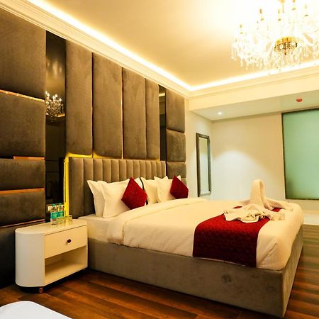 Hotel Adsan Heights Gajraula Zewnętrze zdjęcie