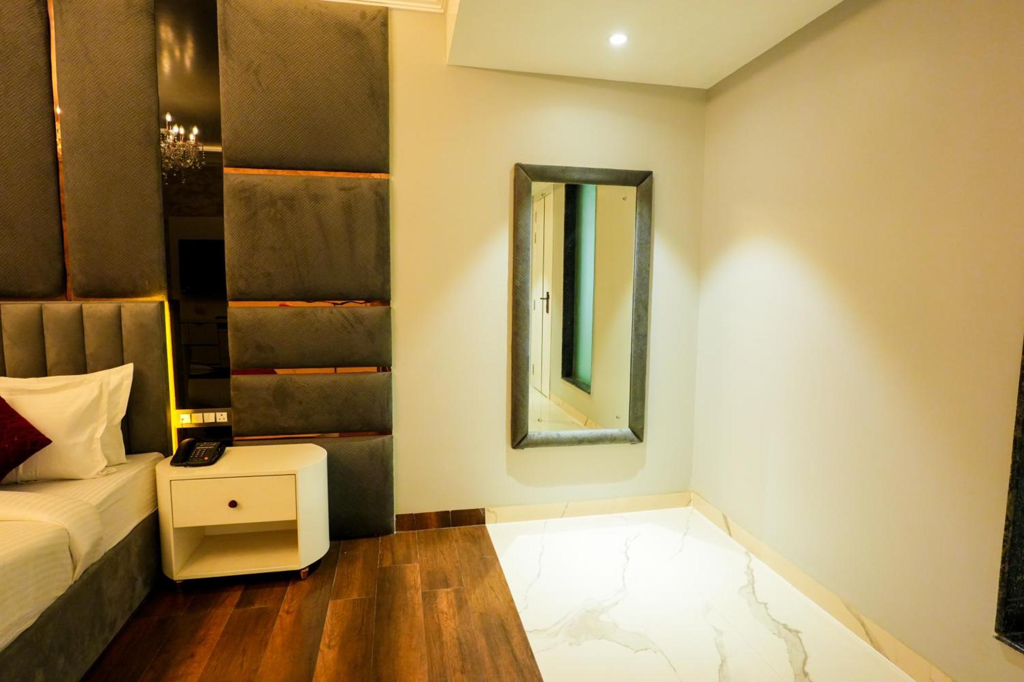 Hotel Adsan Heights Gajraula Zewnętrze zdjęcie