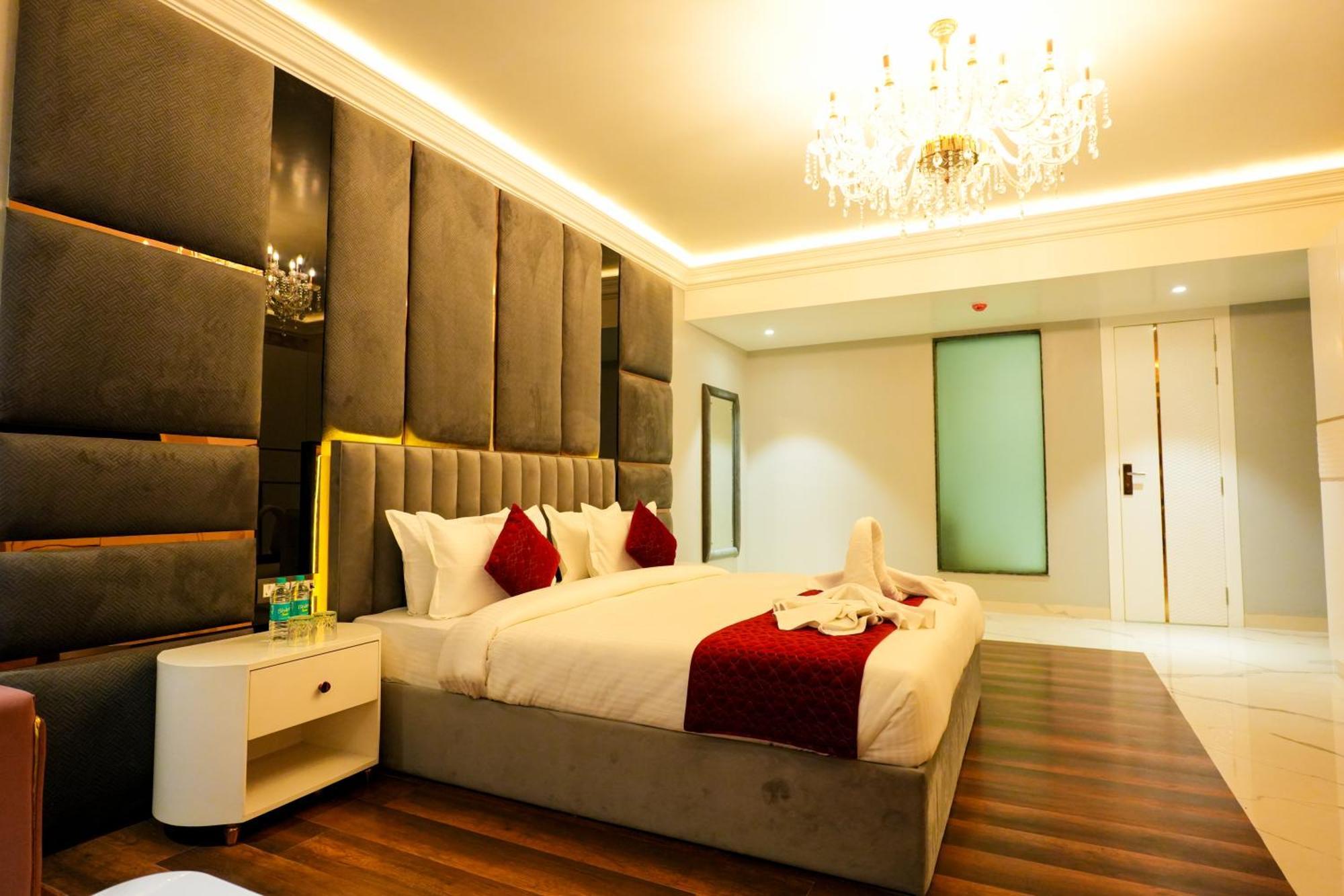 Hotel Adsan Heights Gajraula Zewnętrze zdjęcie