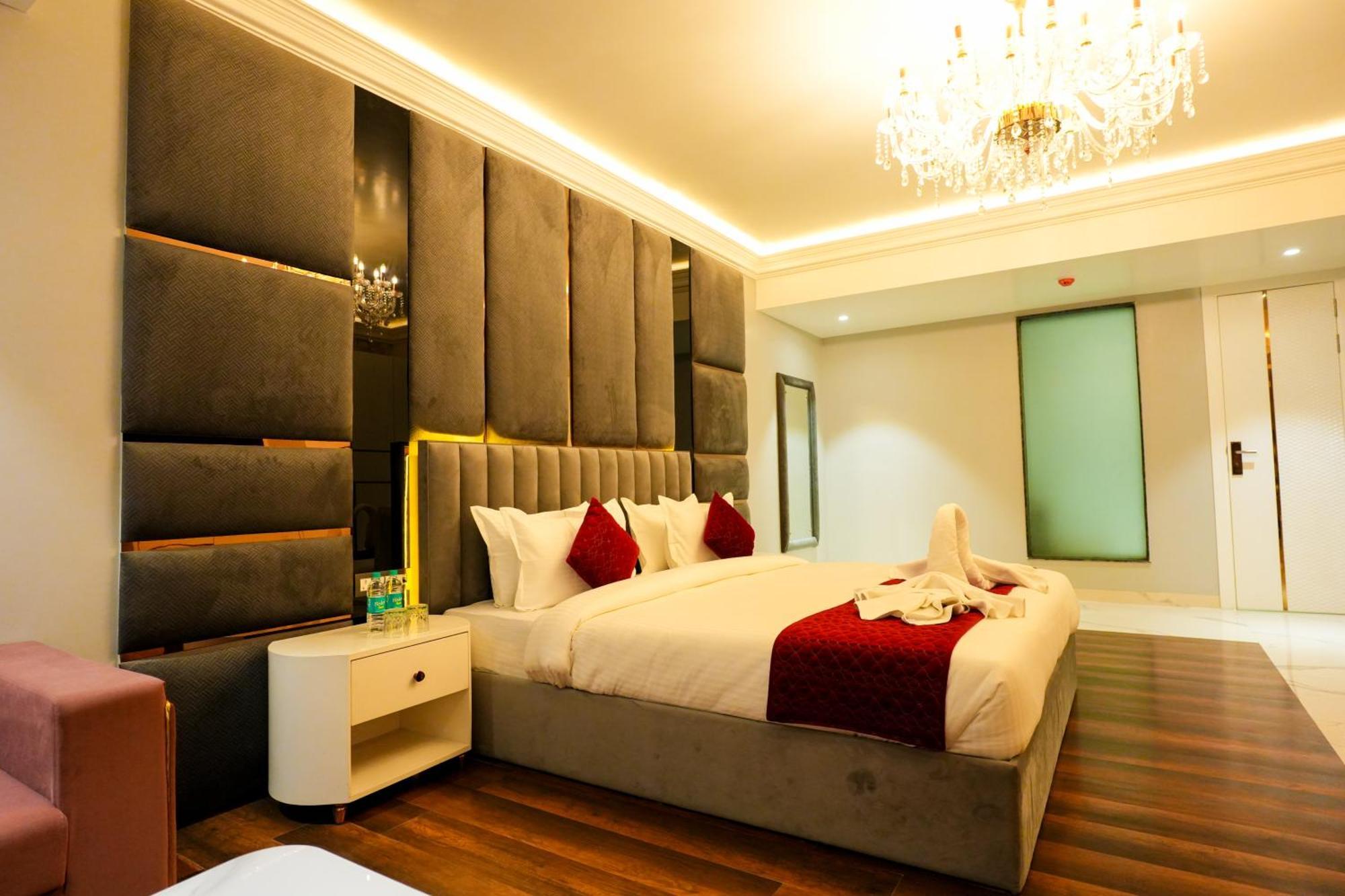 Hotel Adsan Heights Gajraula Zewnętrze zdjęcie