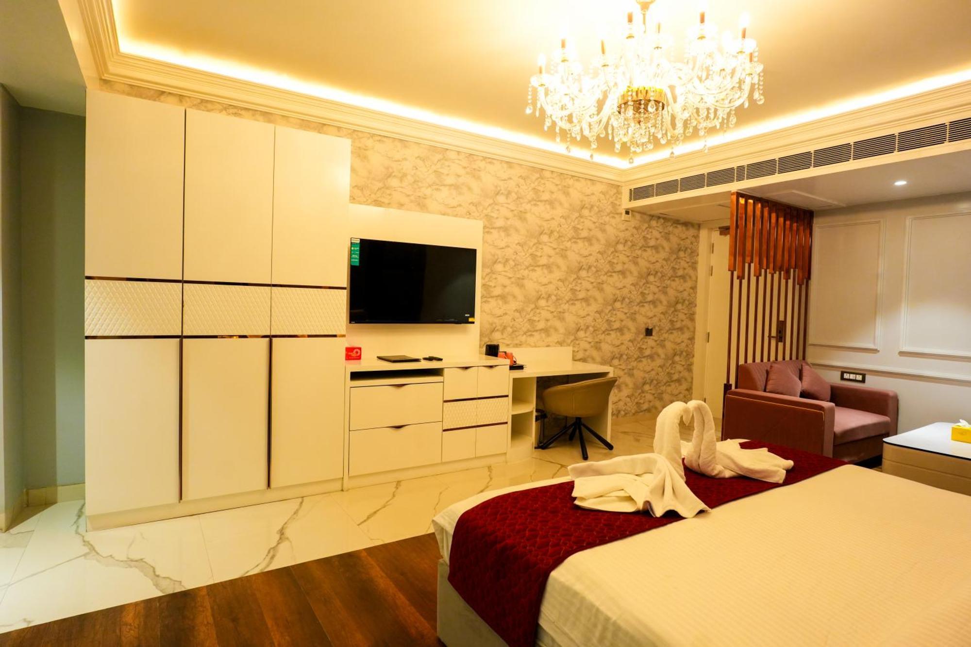 Hotel Adsan Heights Gajraula Zewnętrze zdjęcie