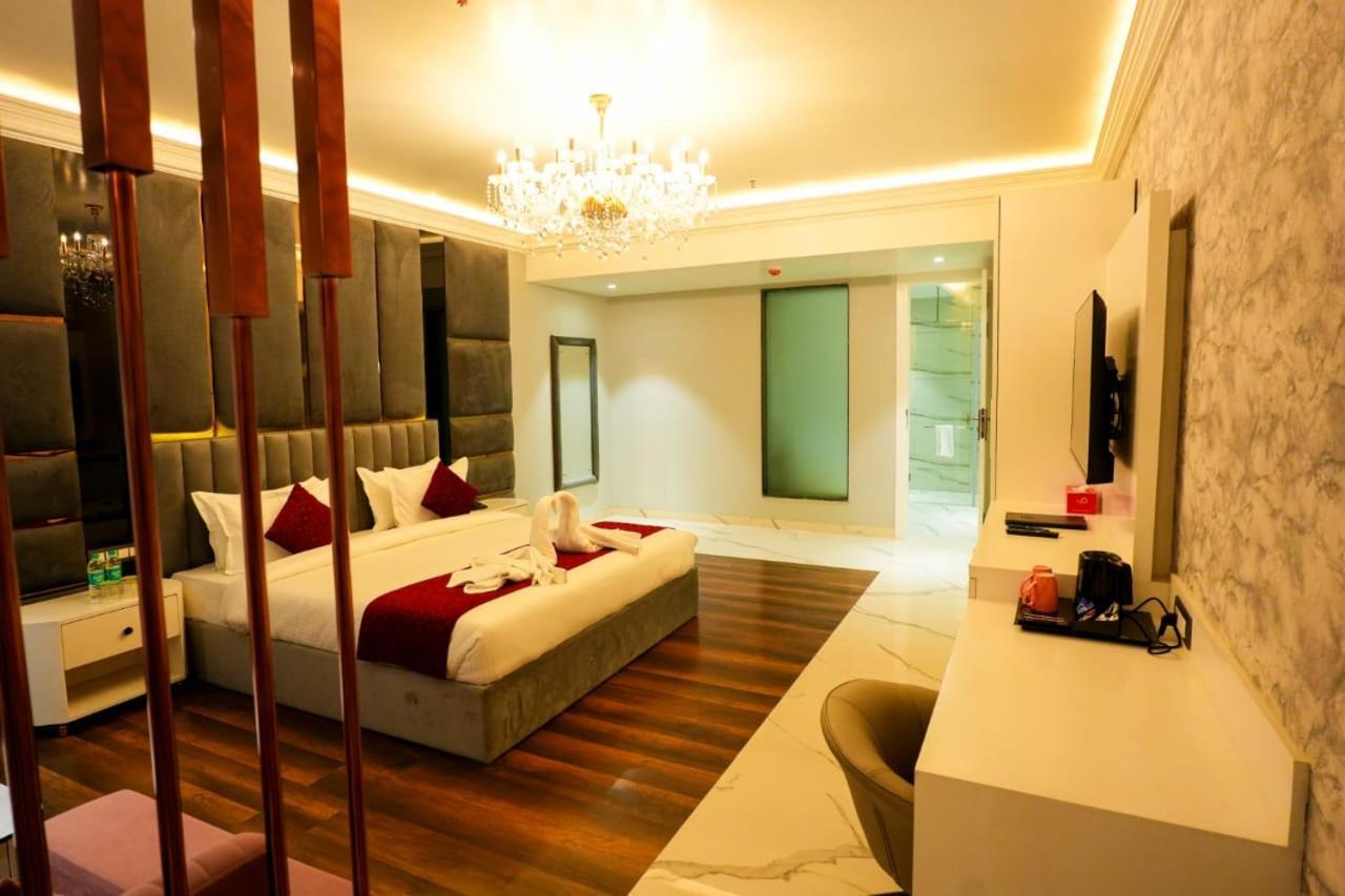Hotel Adsan Heights Gajraula Zewnętrze zdjęcie