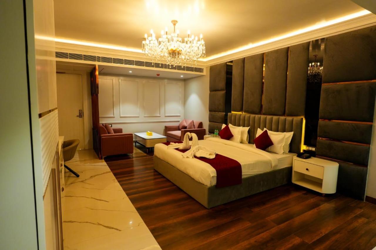 Hotel Adsan Heights Gajraula Zewnętrze zdjęcie