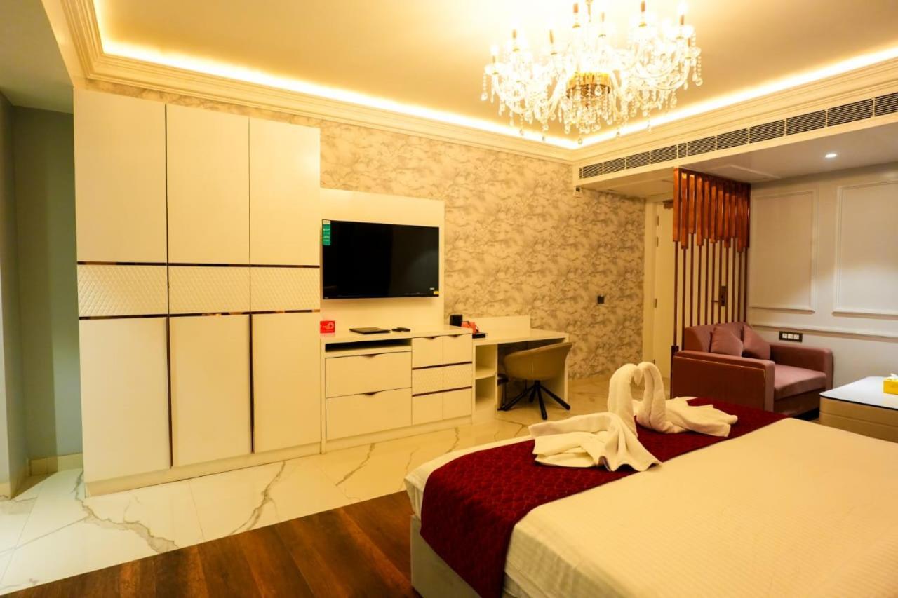 Hotel Adsan Heights Gajraula Zewnętrze zdjęcie