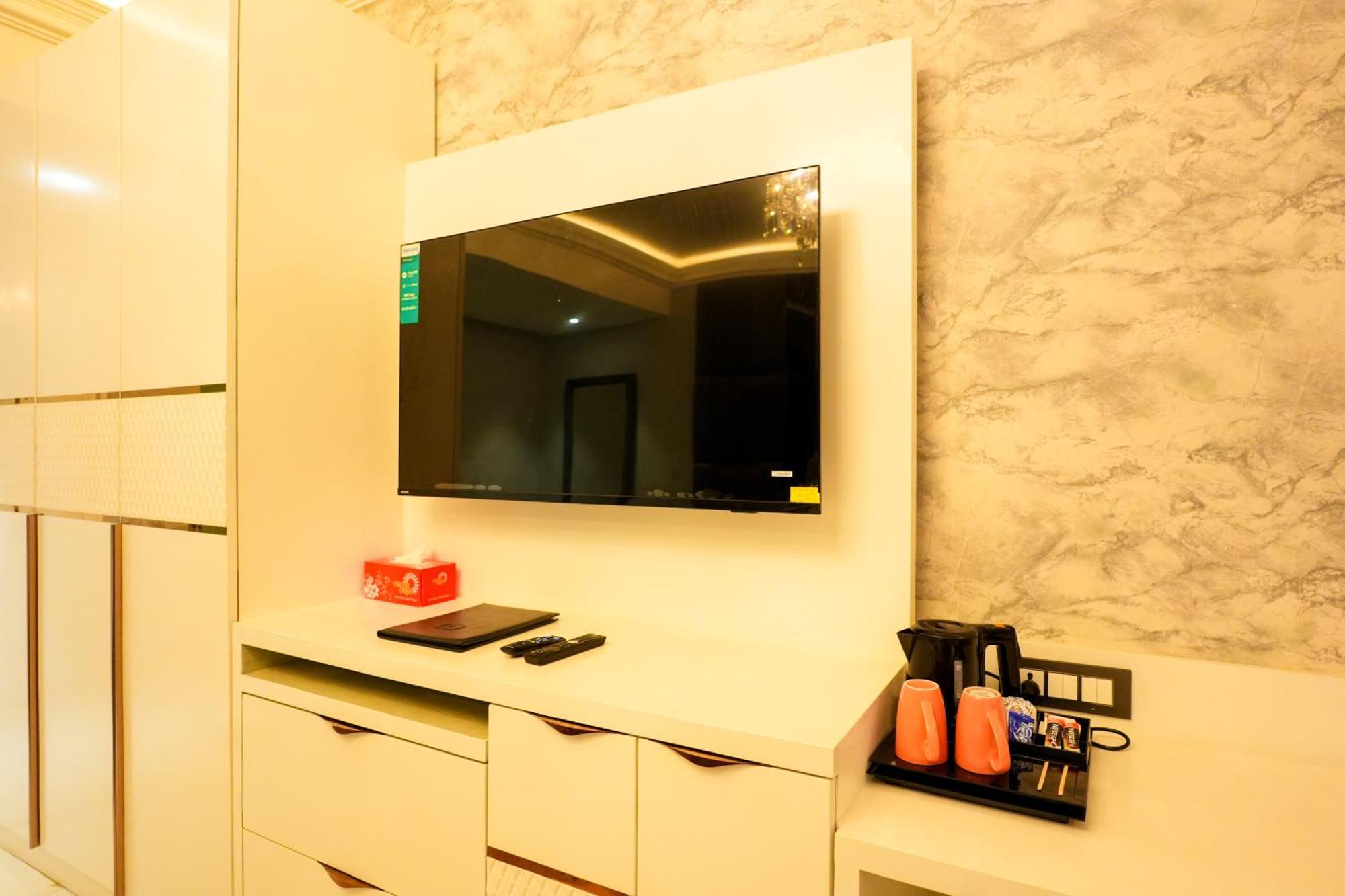 Hotel Adsan Heights Gajraula Zewnętrze zdjęcie