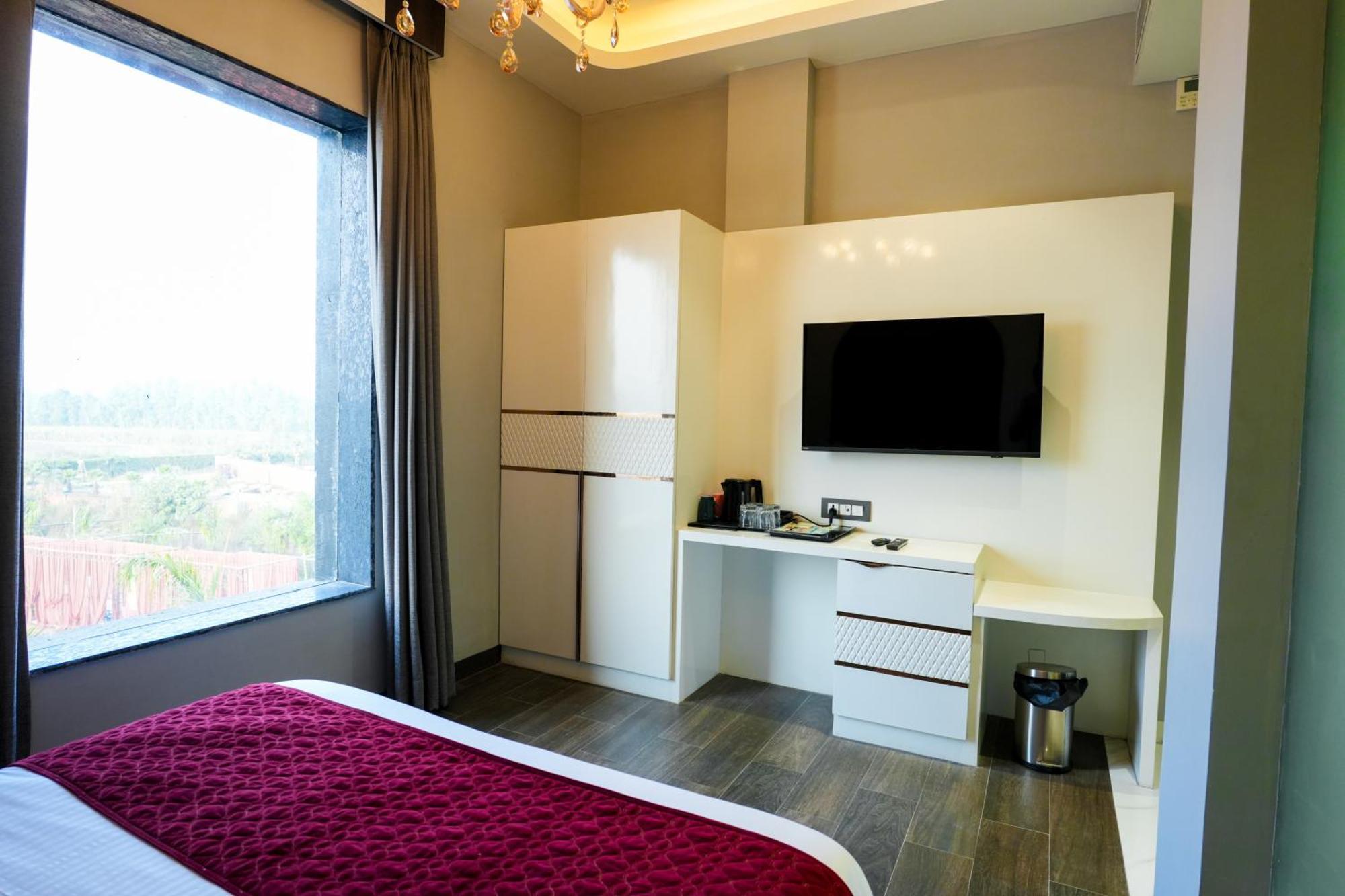Hotel Adsan Heights Gajraula Zewnętrze zdjęcie