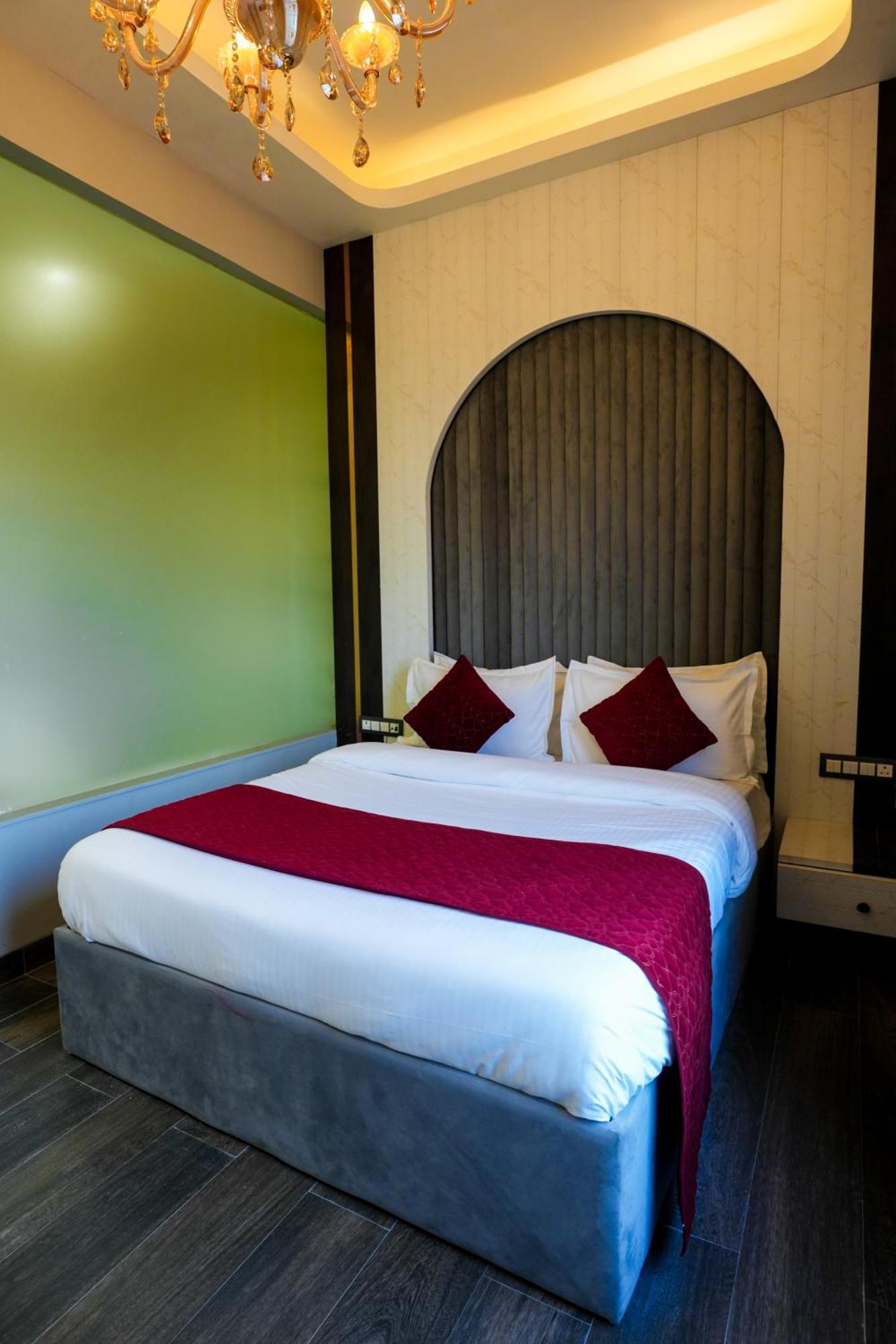 Hotel Adsan Heights Gajraula Zewnętrze zdjęcie