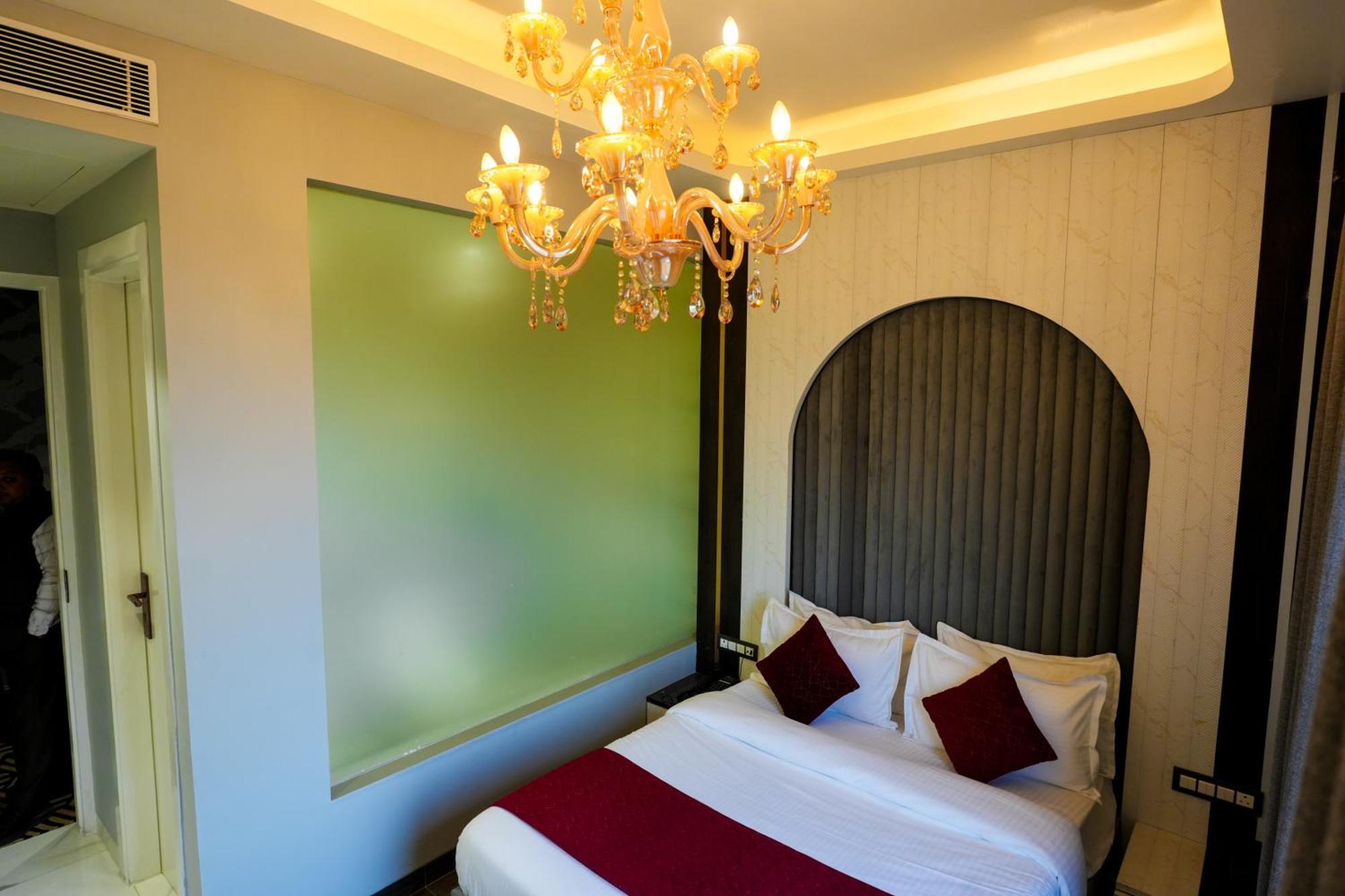 Hotel Adsan Heights Gajraula Zewnętrze zdjęcie