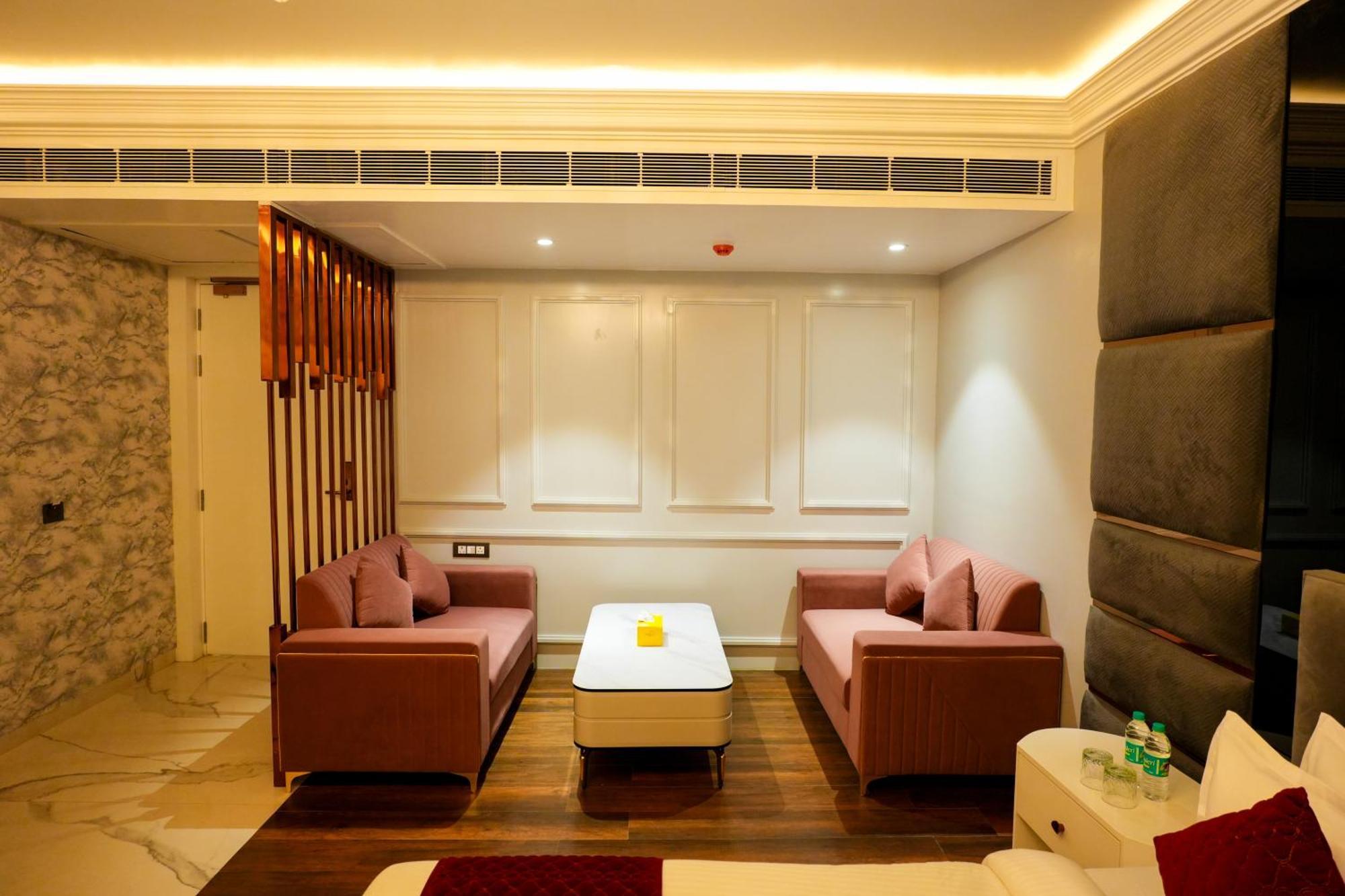 Hotel Adsan Heights Gajraula Zewnętrze zdjęcie