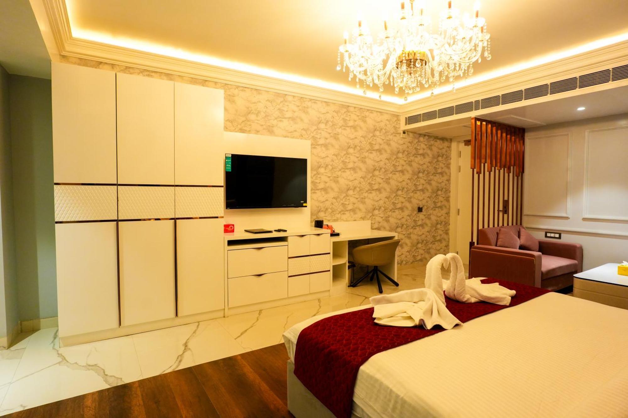 Hotel Adsan Heights Gajraula Zewnętrze zdjęcie