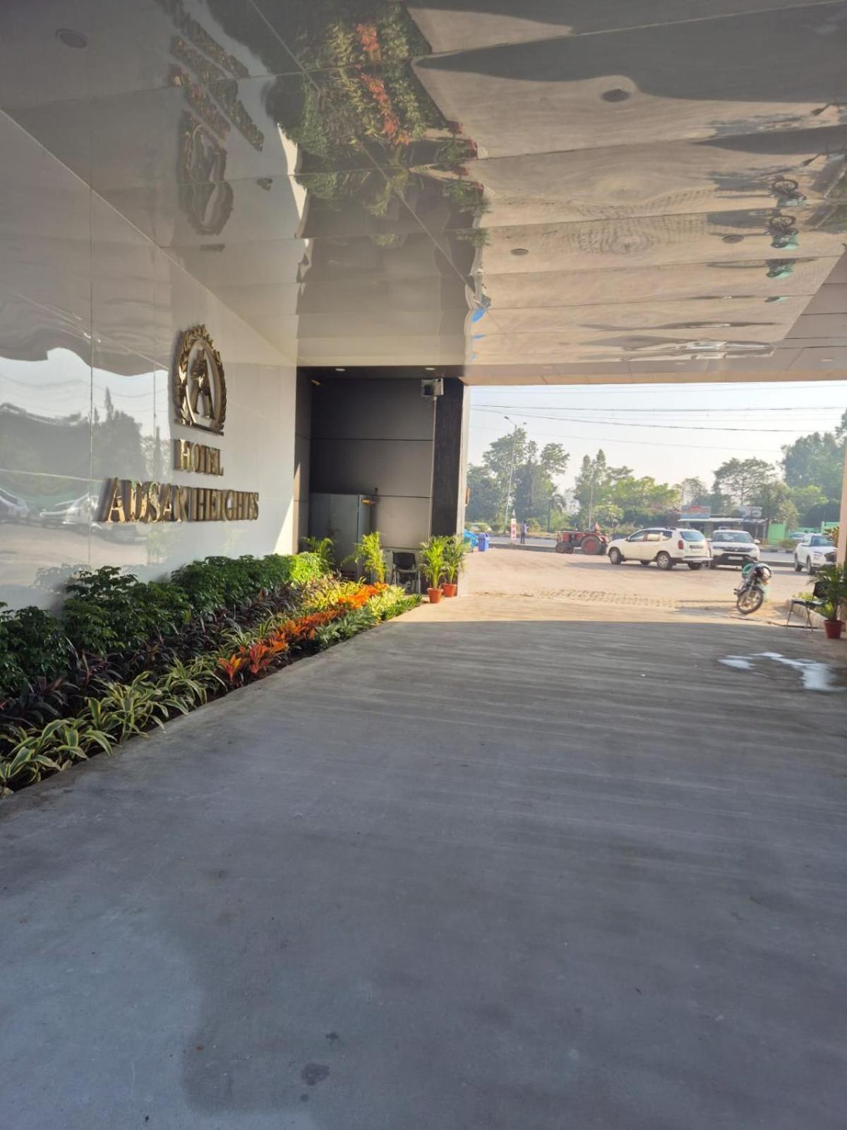 Hotel Adsan Heights Gajraula Zewnętrze zdjęcie